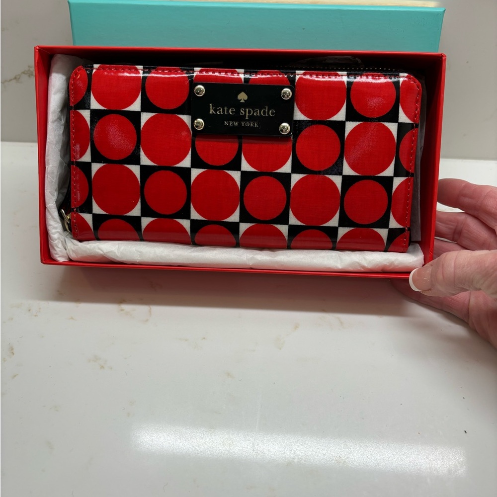 Kate Spade, New York NIB zippered wallet
